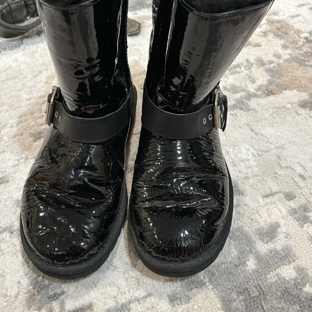 Shiny Uggs boots - Picture 4 of 4